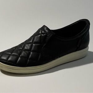 Ecco Women’s Soft Leather Slip On Sneaker Size 4 Black